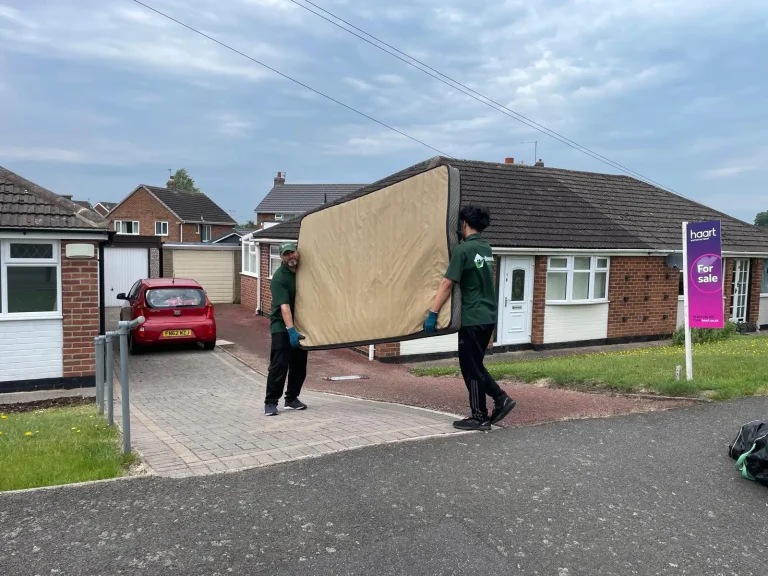 Plan your Derby house move with ease. Alexander Removals offers expert packing, transport and storage services for a stress-free home relocation.